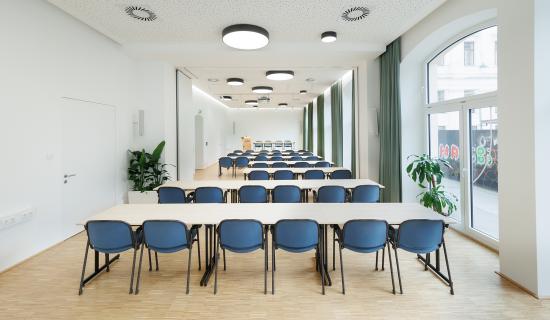 Meetingraum mit Parlamentsbestuhlung
